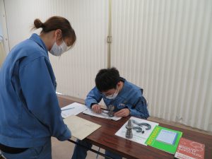 ③